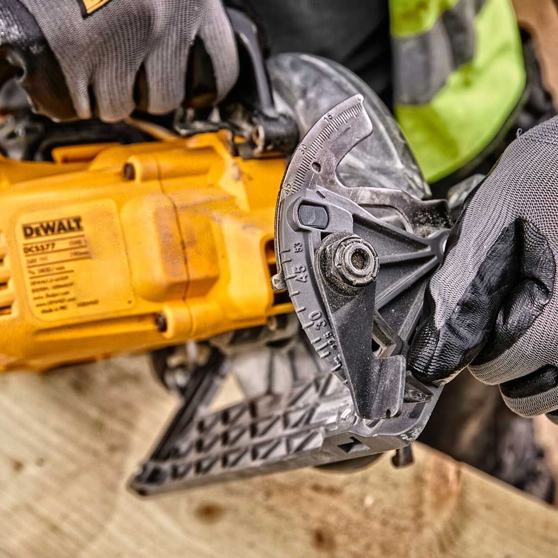 DeWalt DCS577T2-GB 54v XR FLEXVOLT Hochleistungs 190mm Handkreissäge inkl. 2x DCB546 Akkus