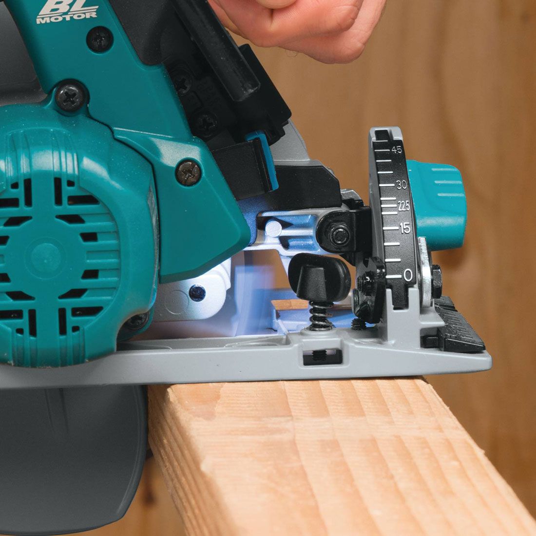 Makita DHS680Z 18v bürstenlos Handkreissäge 165mm ohne Akku und Ladegerät