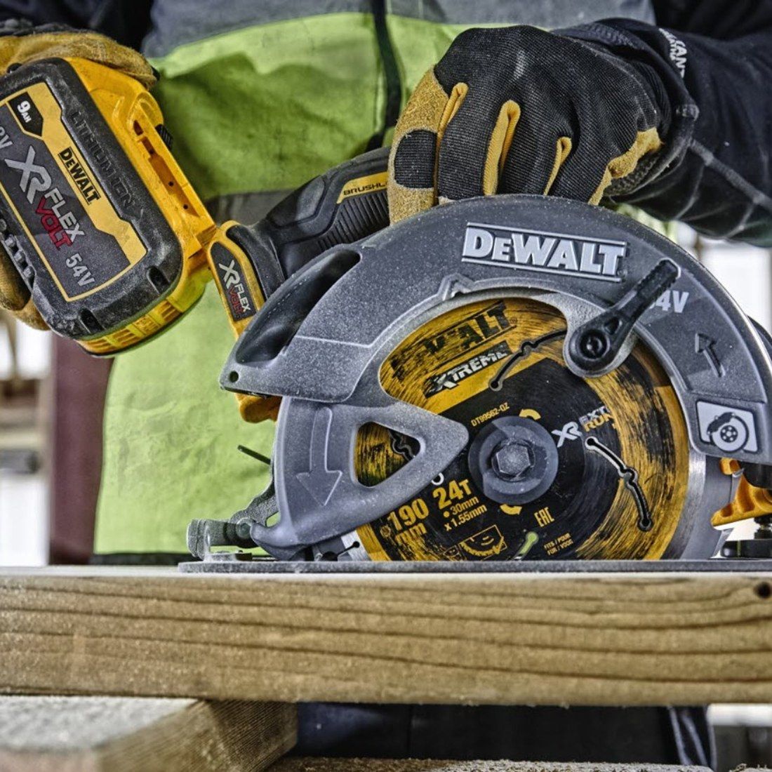DeWalt DCS578NT-XJ 54v XR FLEXVOLT 190mm bürstenlos Handkreissäge ohne Akku und Ladegerät In TSTAK Transportkoffer