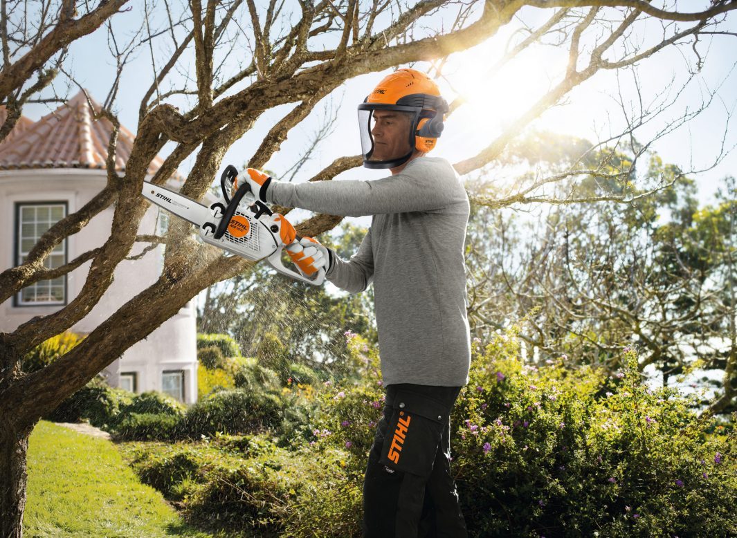 STIHL MS 151 C-E Benzin-Motorsäge | 1/4″ PM3 Schneidgarnitur 30 cm